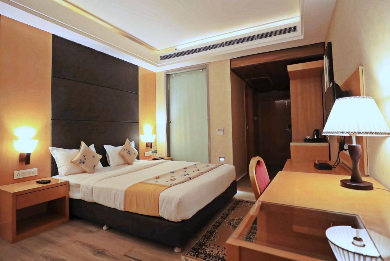 Bindiram Express By Shrigo Hotels Sitapur Muafi 외부 사진